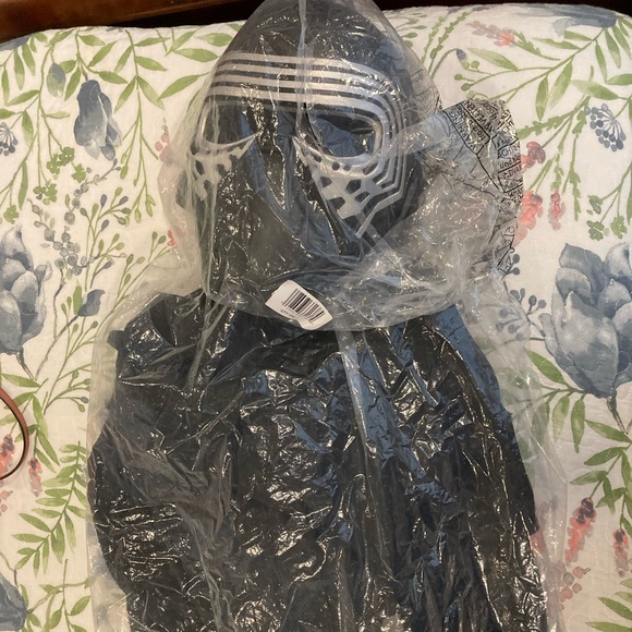 Authentic Disney Kilo Ren Star Wars size 11/12 - Picture 2 of 2